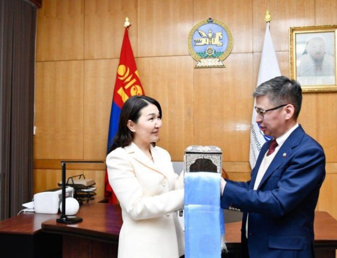 УИХ-ын ЕНБД Л.Өлзийсайхан гэж хэн бэ?