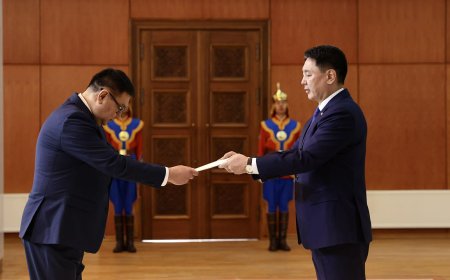 Киргиз Улсын Элчин сайд Итгэмжлэх жуух бичгээ өргөн барилаа