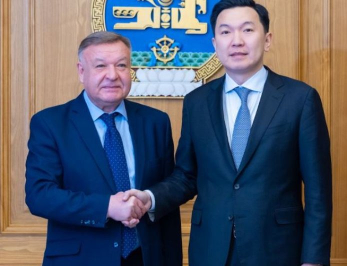 ЕРӨНХИЙ САЙД Н.УЧРАЛ ОХУ-ААС МОНГОЛ УЛСАД СУУГАА ЭЛЧИН САЙД А.Н.ЕВСИКОВТОЙ УУЛЗАВ